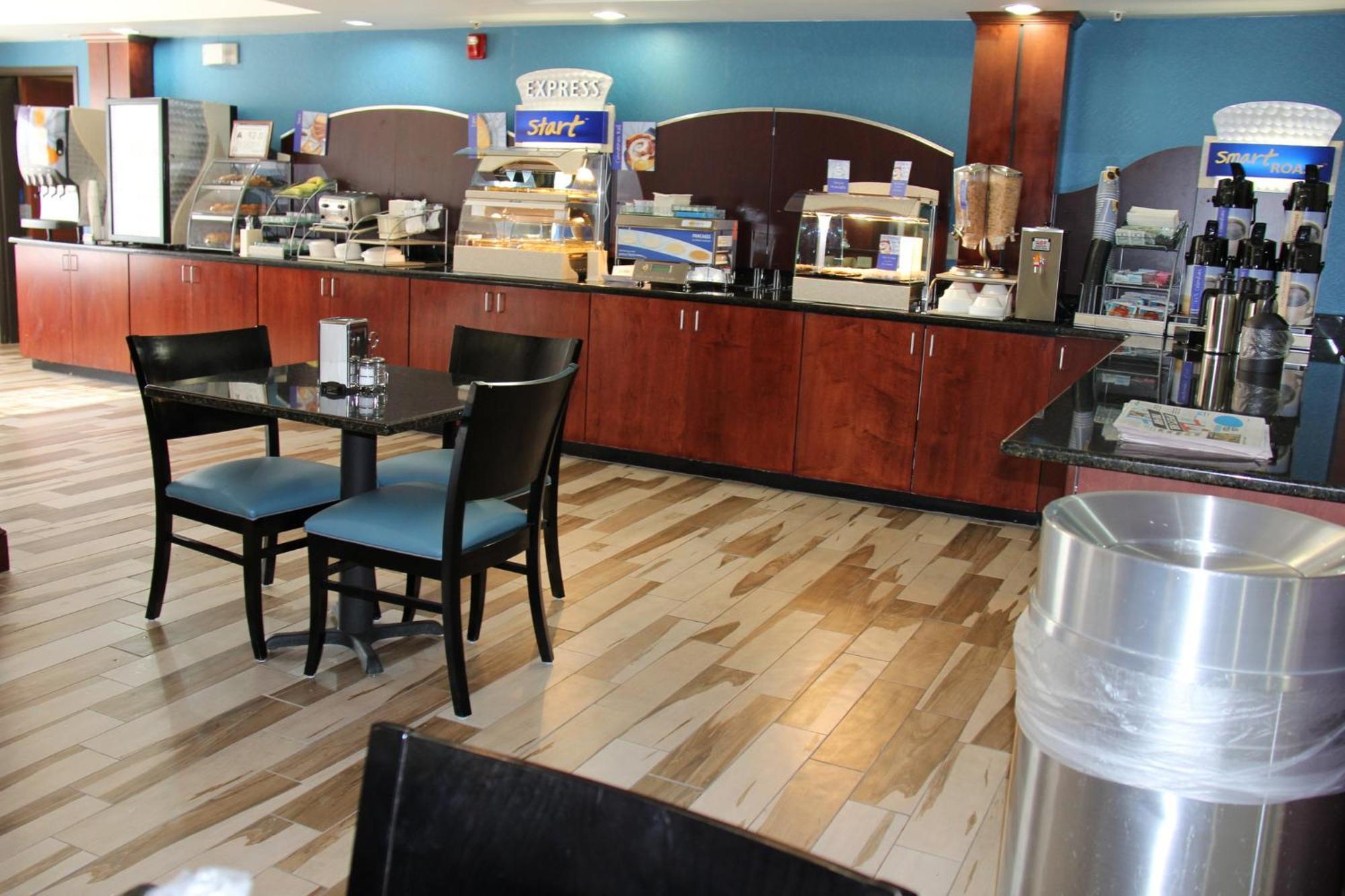 Holiday Inn Express & Suites Roanoke Rapids By Ihg Zewnętrze zdjęcie