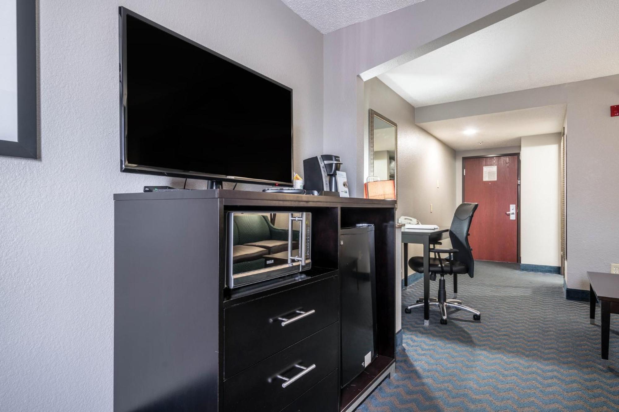 Holiday Inn Express & Suites Roanoke Rapids By Ihg Zewnętrze zdjęcie