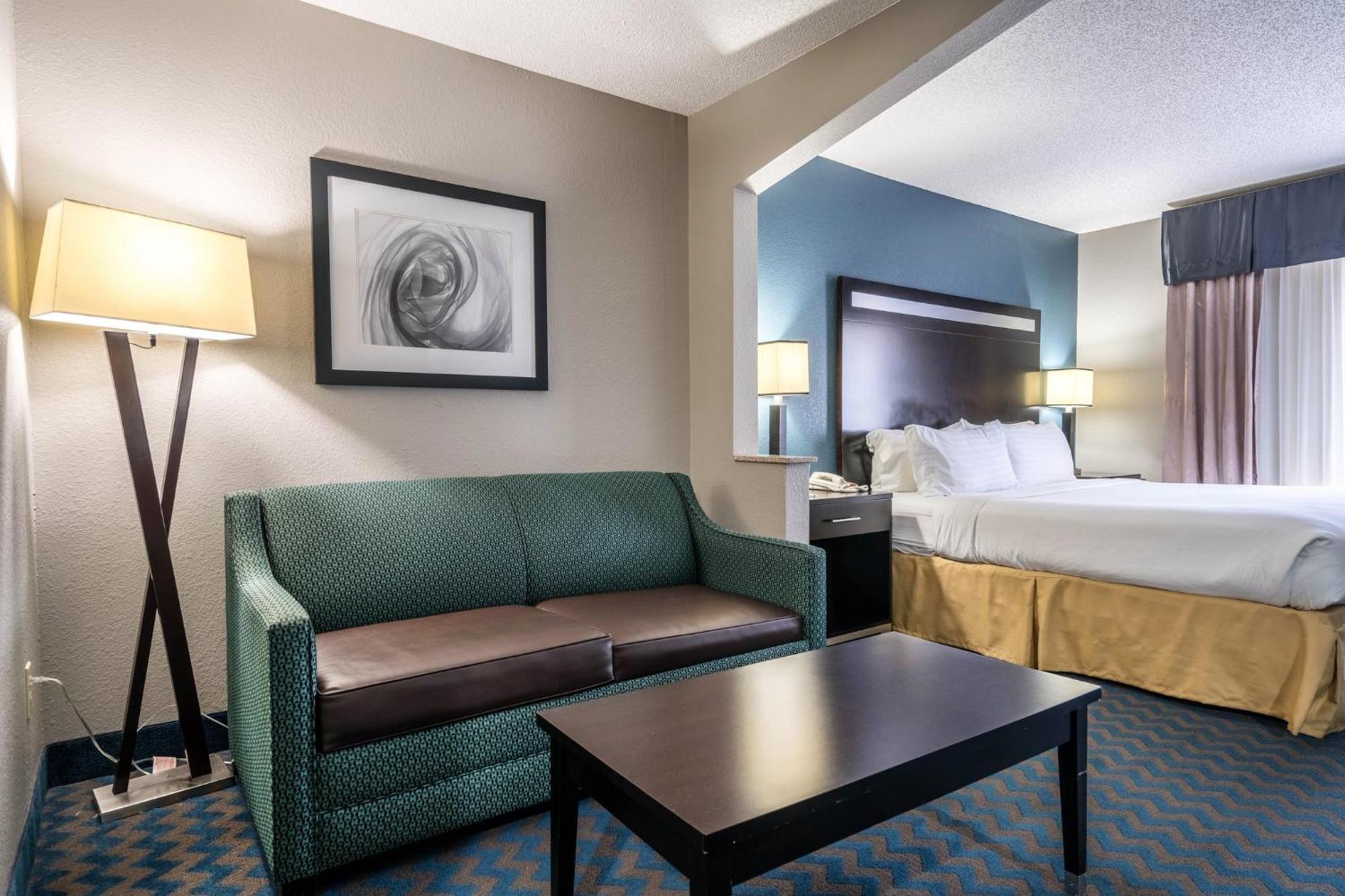 Holiday Inn Express & Suites Roanoke Rapids By Ihg Zewnętrze zdjęcie